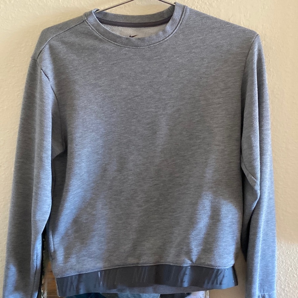 Nike women’s pull over gray sweater sweatshirt xs